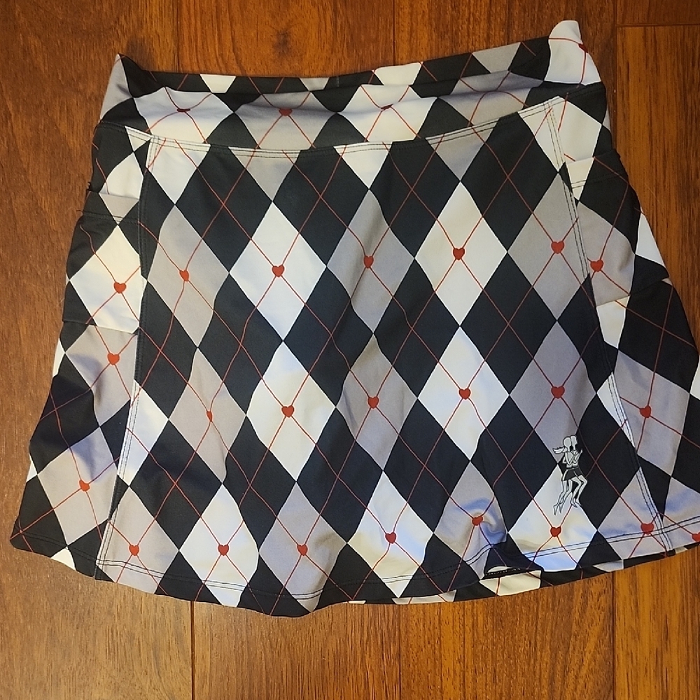 Chic Argyle Mini Skirt in Black and White